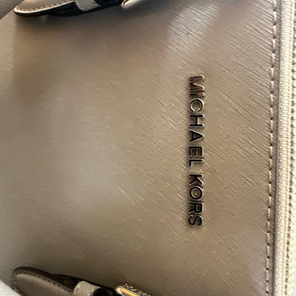 Michael korks , basically new I never used honestly , is in perfect condition - Picture 4 of 9